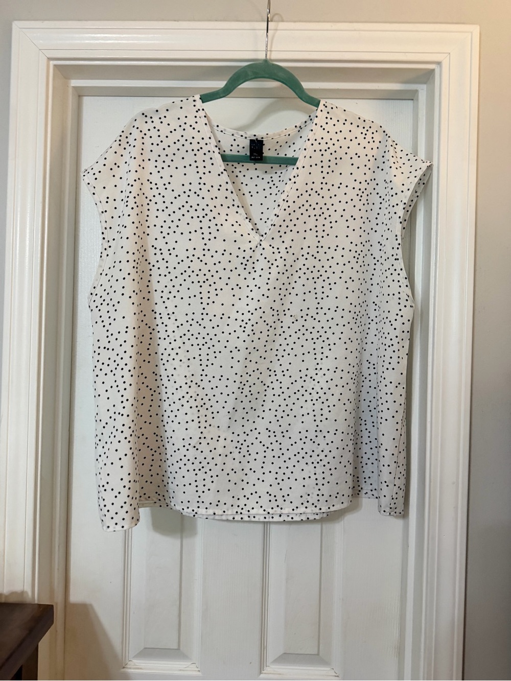 SHEIN White Sleeveless V-Neck Polka Dot Blouse